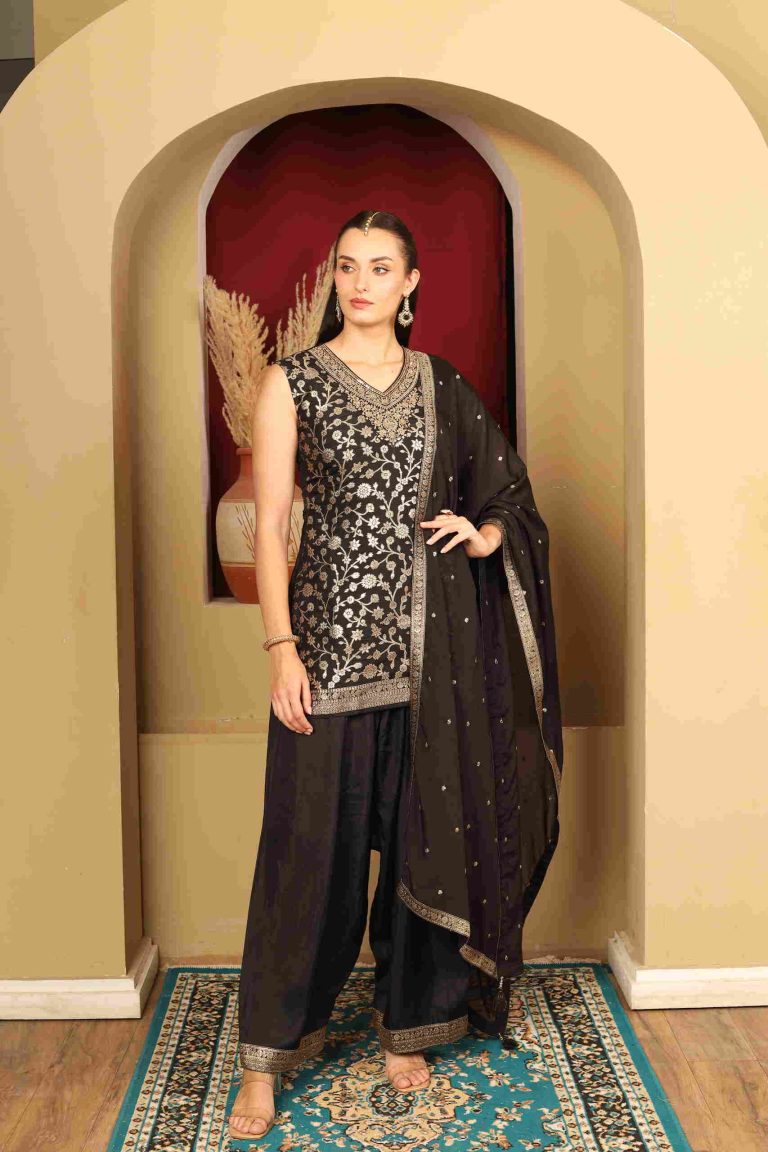 Noir Embroidered Kurta Set Alternate