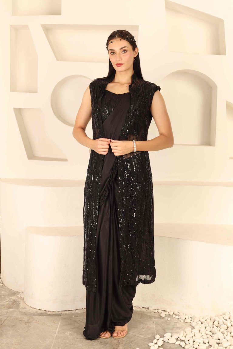 Noir Cascade Saree Set Alternate