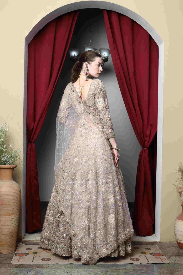 Élanor Ivory Lehenga Set Alternate